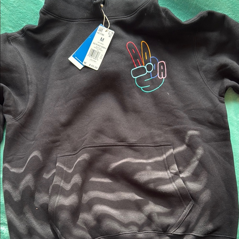 Chic Black Sweatshirt with Wave Pattern